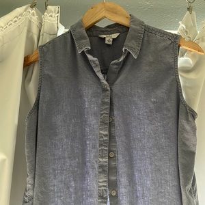 Sleeveless denim shirt